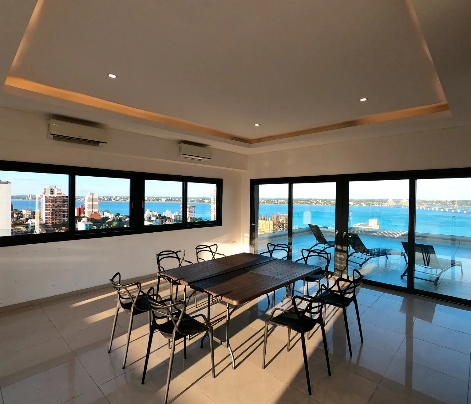 SUM del edificio con vista al río